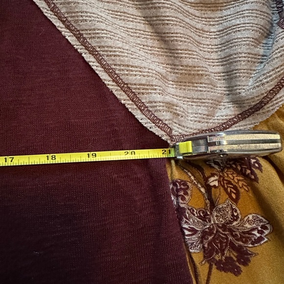 Gimmicks by BKE Buckle Lightweight Top - Picture 8 of 8